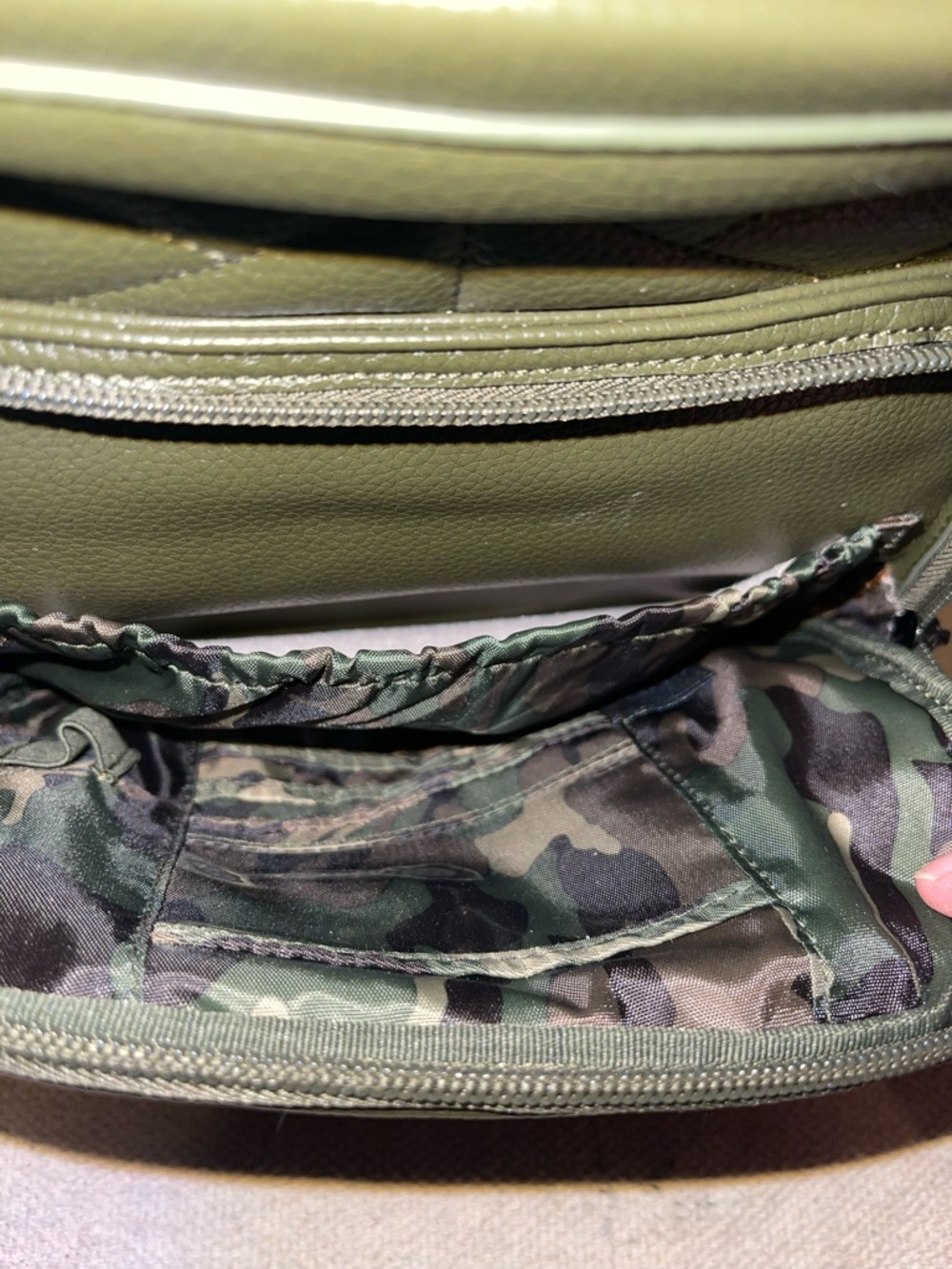 Lug Canter Classic Vegan Leather convertible bag Olive Green/ camo Like New - Picture 2 of 9